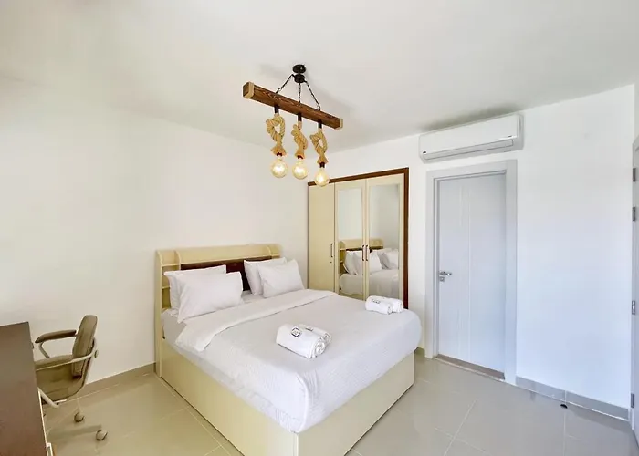 Refreshed & Uplifted 2 Bdr G Cribs
